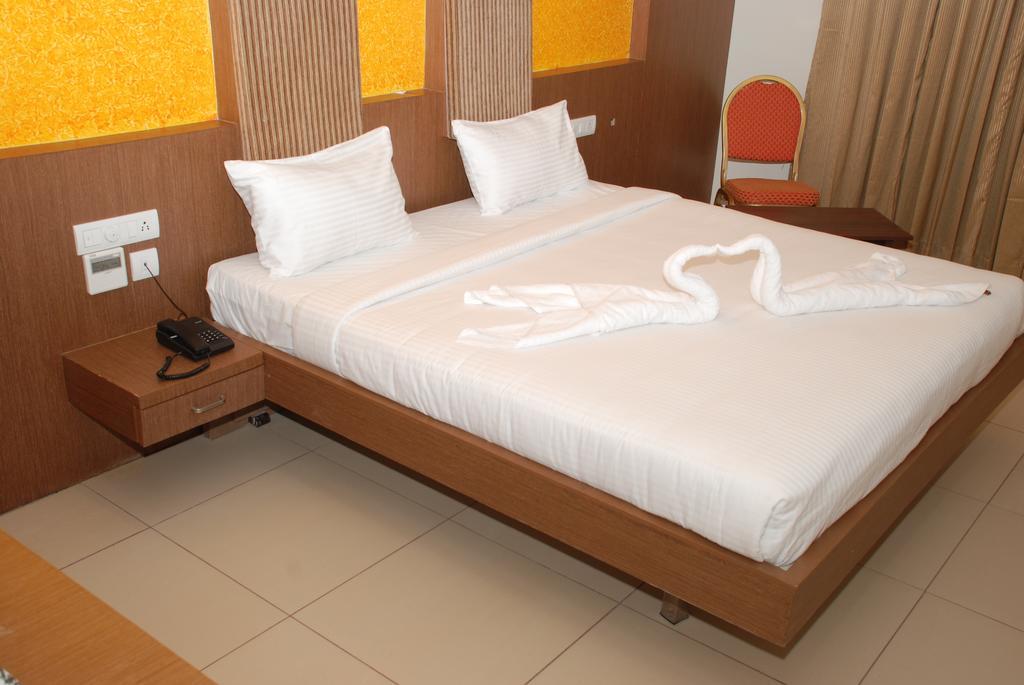 Hotel Pla Amrith Inn Tiruchirappalli Exterior photo