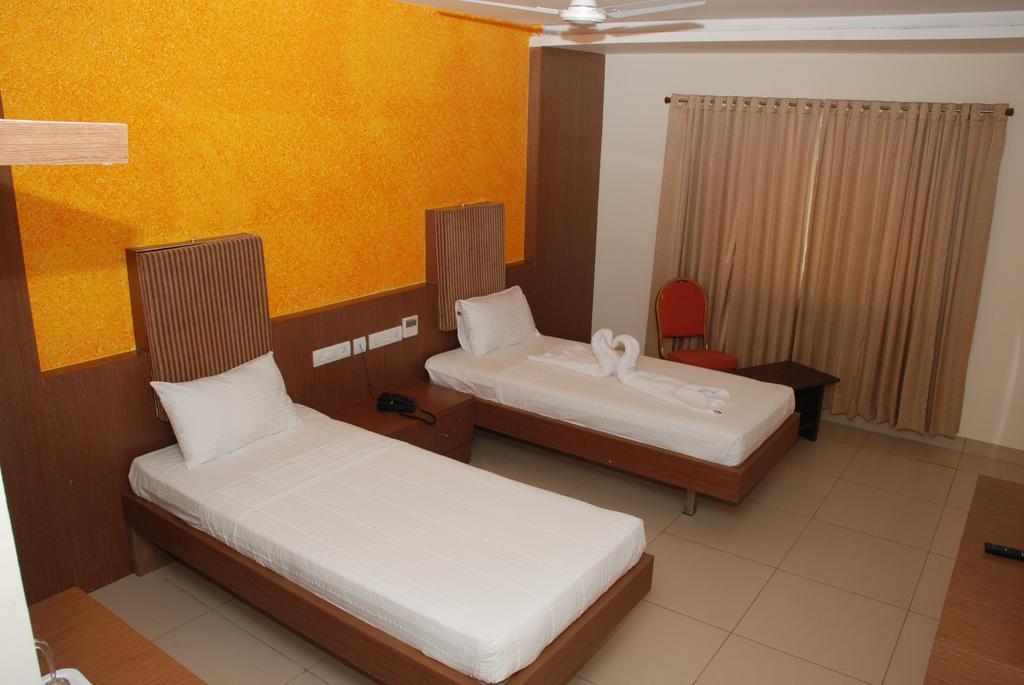 Hotel Pla Amrith Inn Tiruchirappalli Room photo