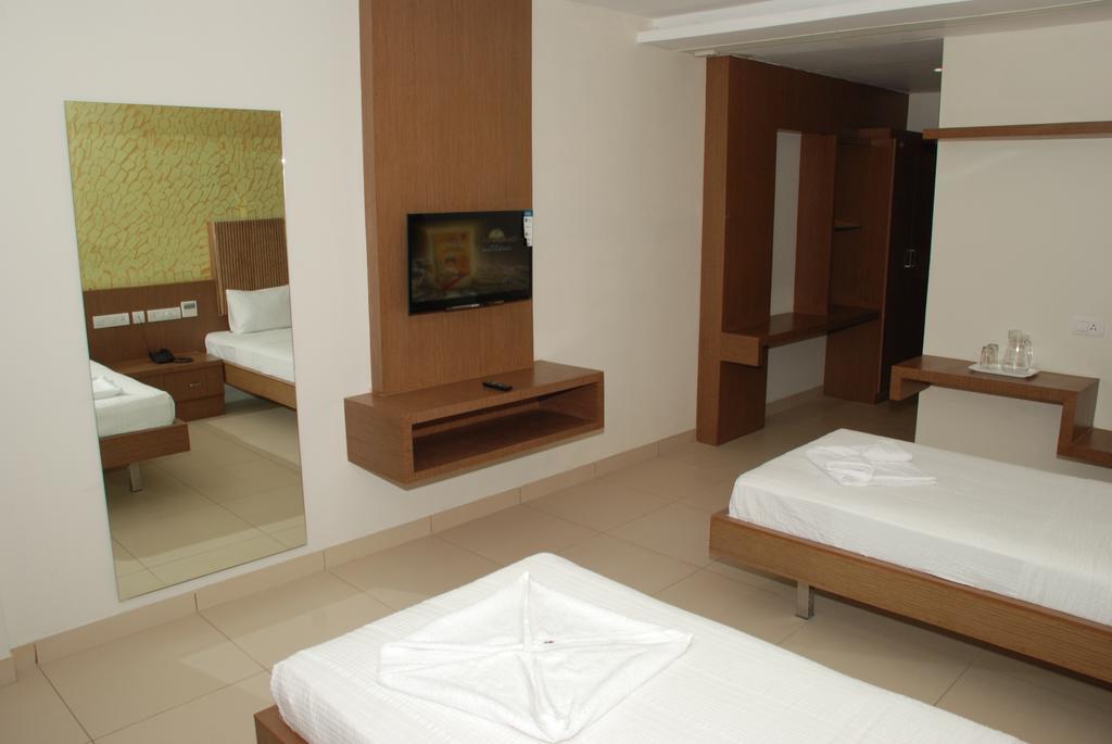 Hotel Pla Amrith Inn Tiruchirappalli Exterior photo
